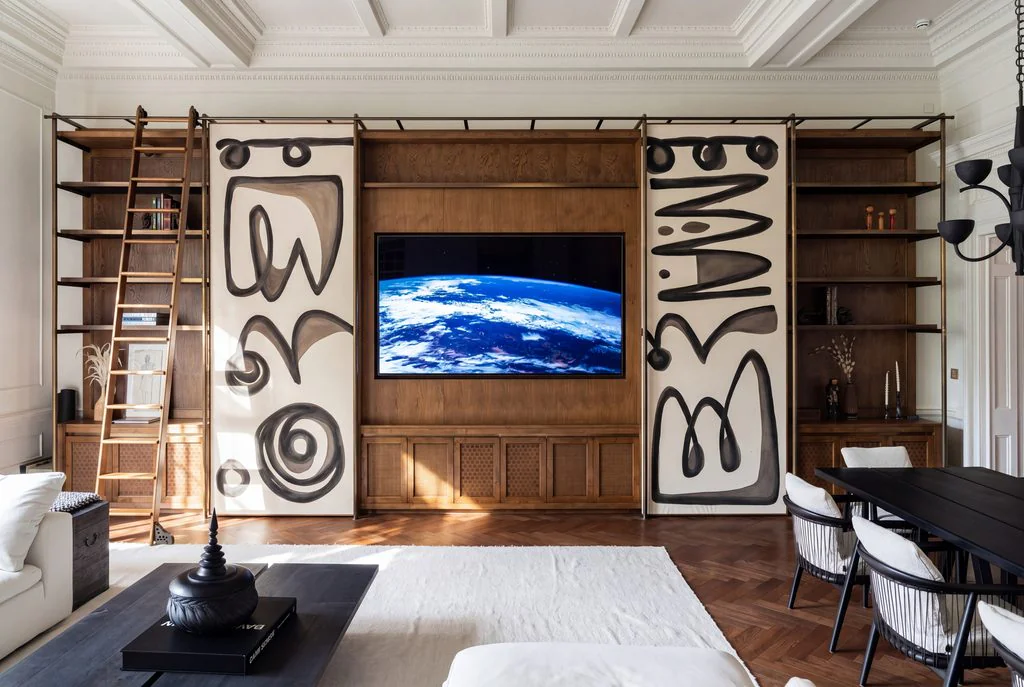 Panelled study with fitted shelving and desk